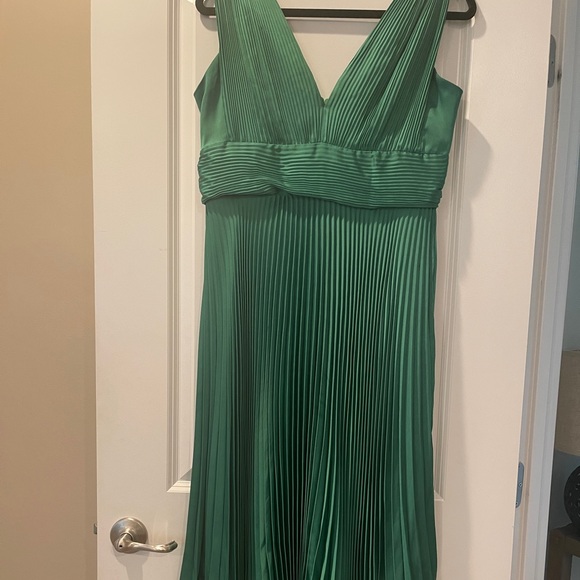 BCBGMAXARIA Natalia evening dress, emerald green color. - Picture 3 of 4